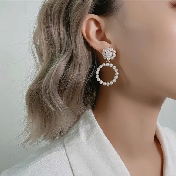 Pretty Faux Pearl Flower Hoop Earrings - Picture 3 of 7